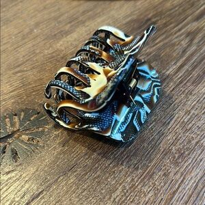 France Luxe Large Double Tooth Jaw clip